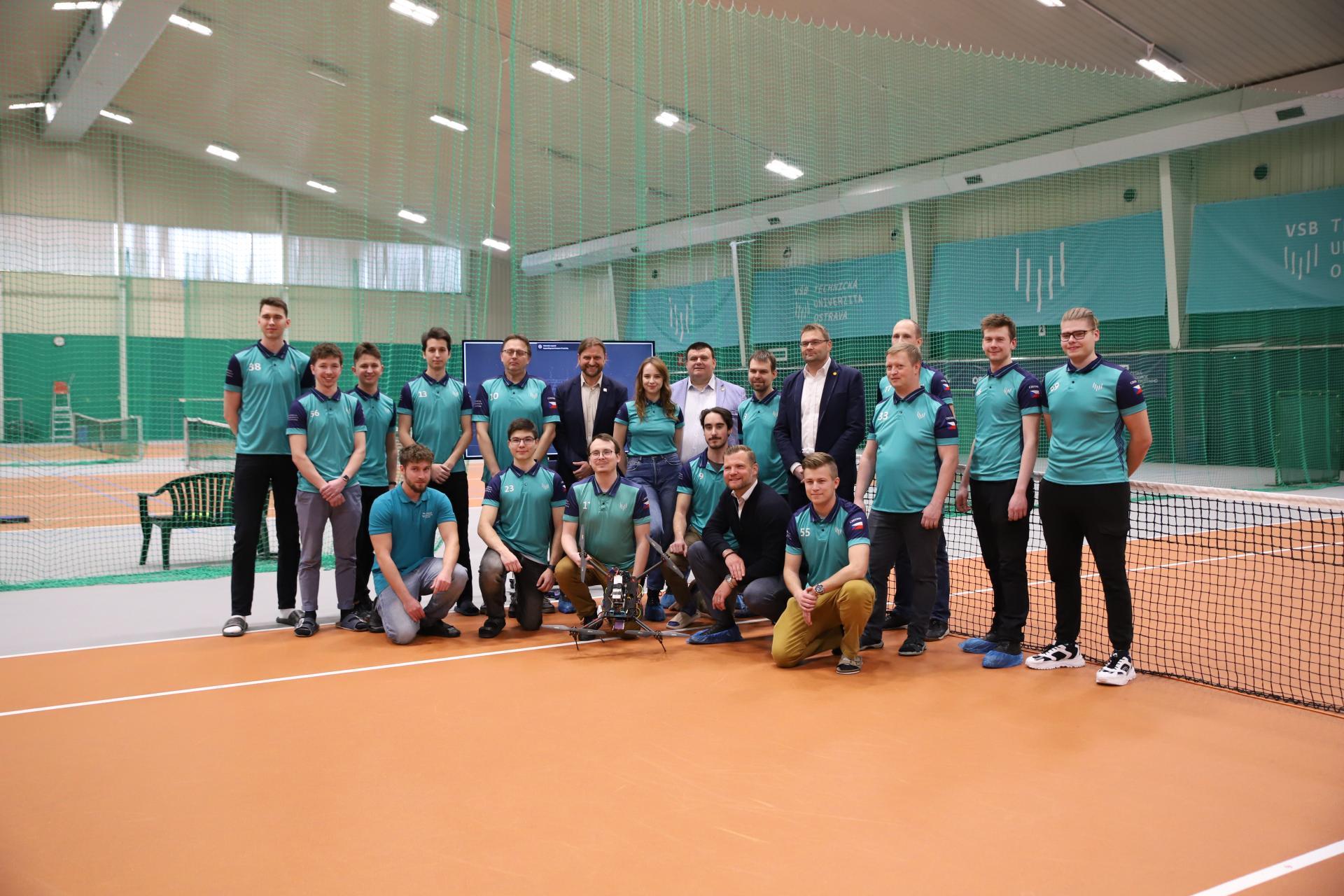 Studenti Fakulty strojní VŠB-TUO staví autonomní drony a budou s nimi soutěžit