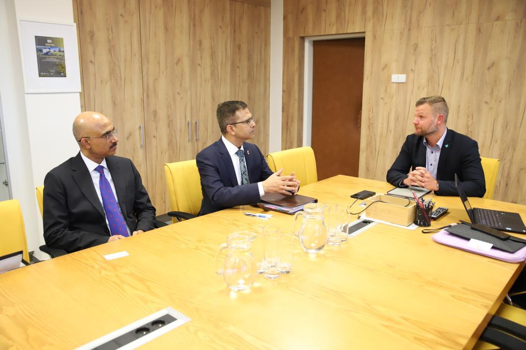 Návštěva velvyslance Indie H.E. Raveeshe Kumara