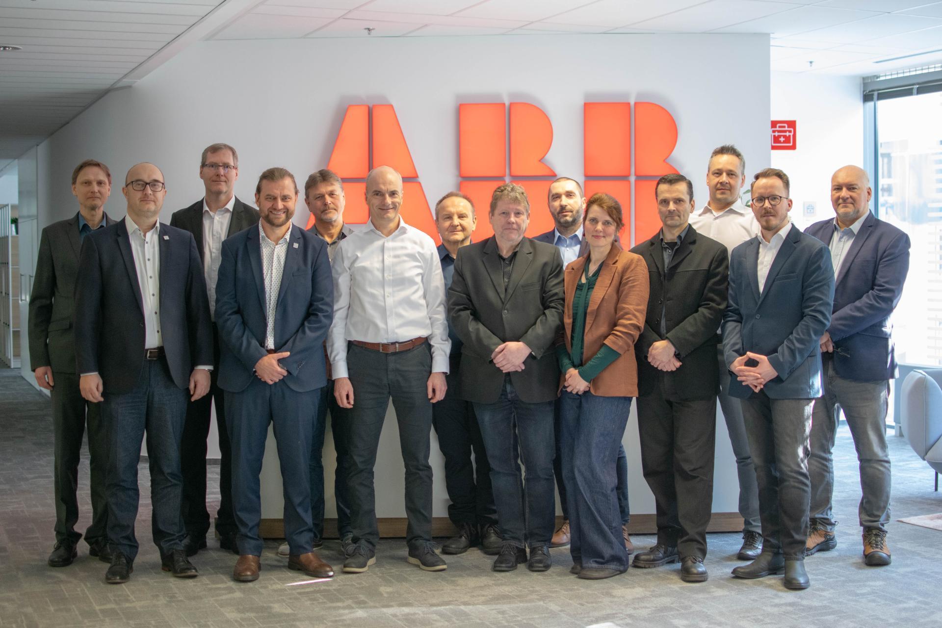 FEI uzavřela zlaté partnerství se společností ABB