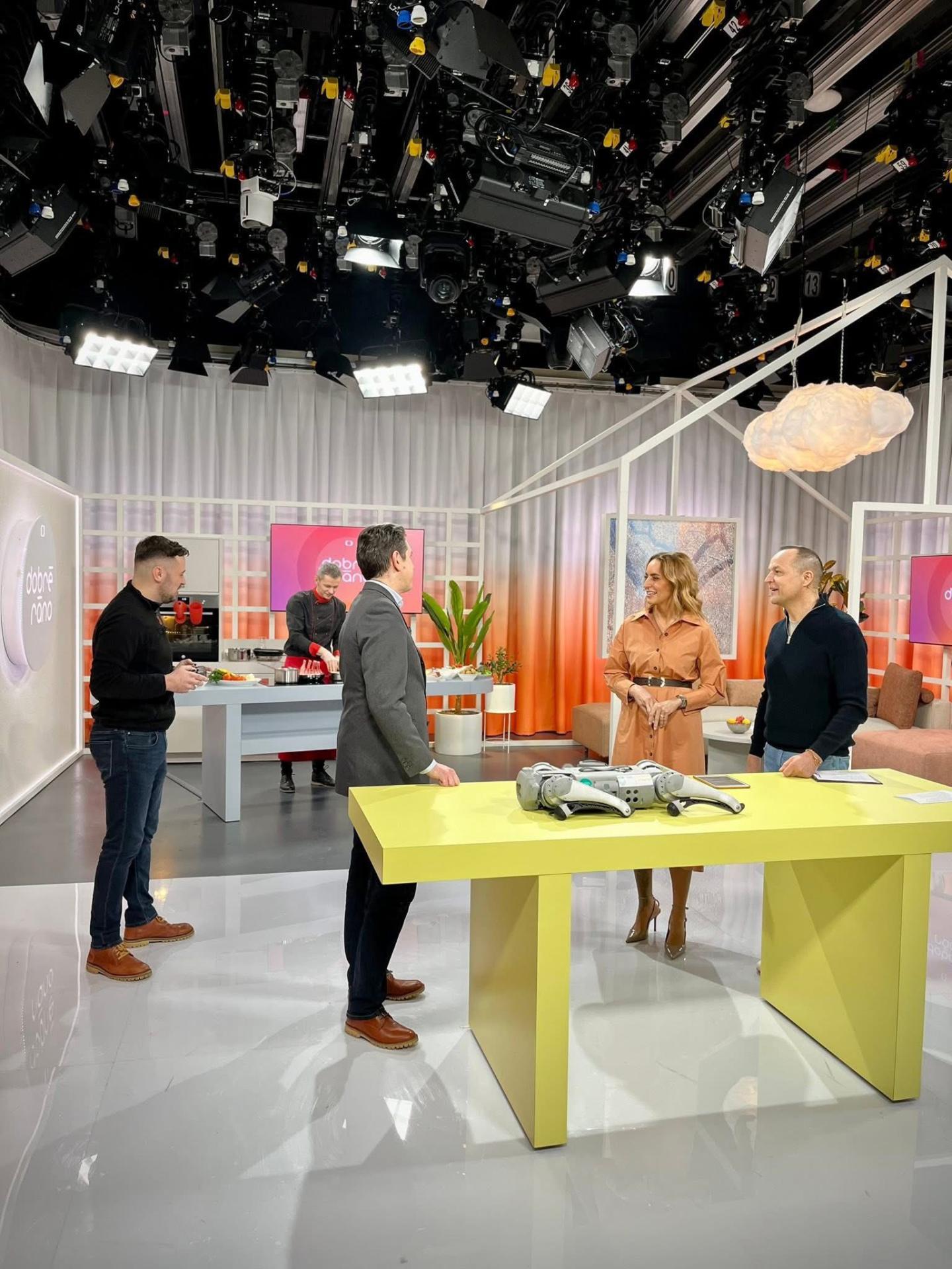 Robotický pes v přímém přenosu