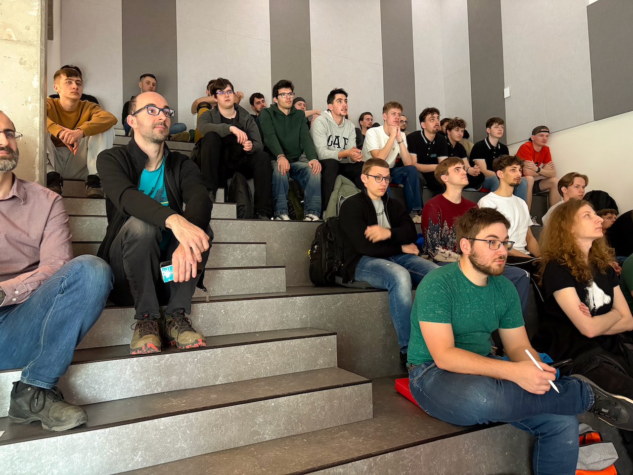 An expert on state-of-the-art automotive systems visited the Mobility Lab