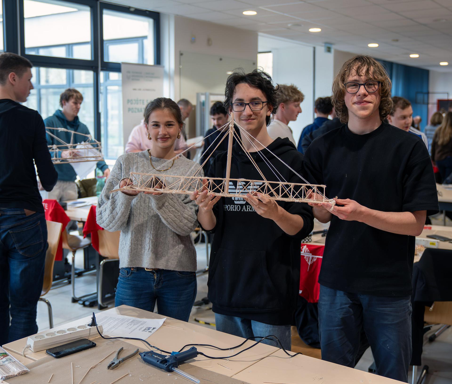 Na Fakultě stavební se opět stavěly mosty. Zvítězili studenti z Českého Těšína a ze Zlína