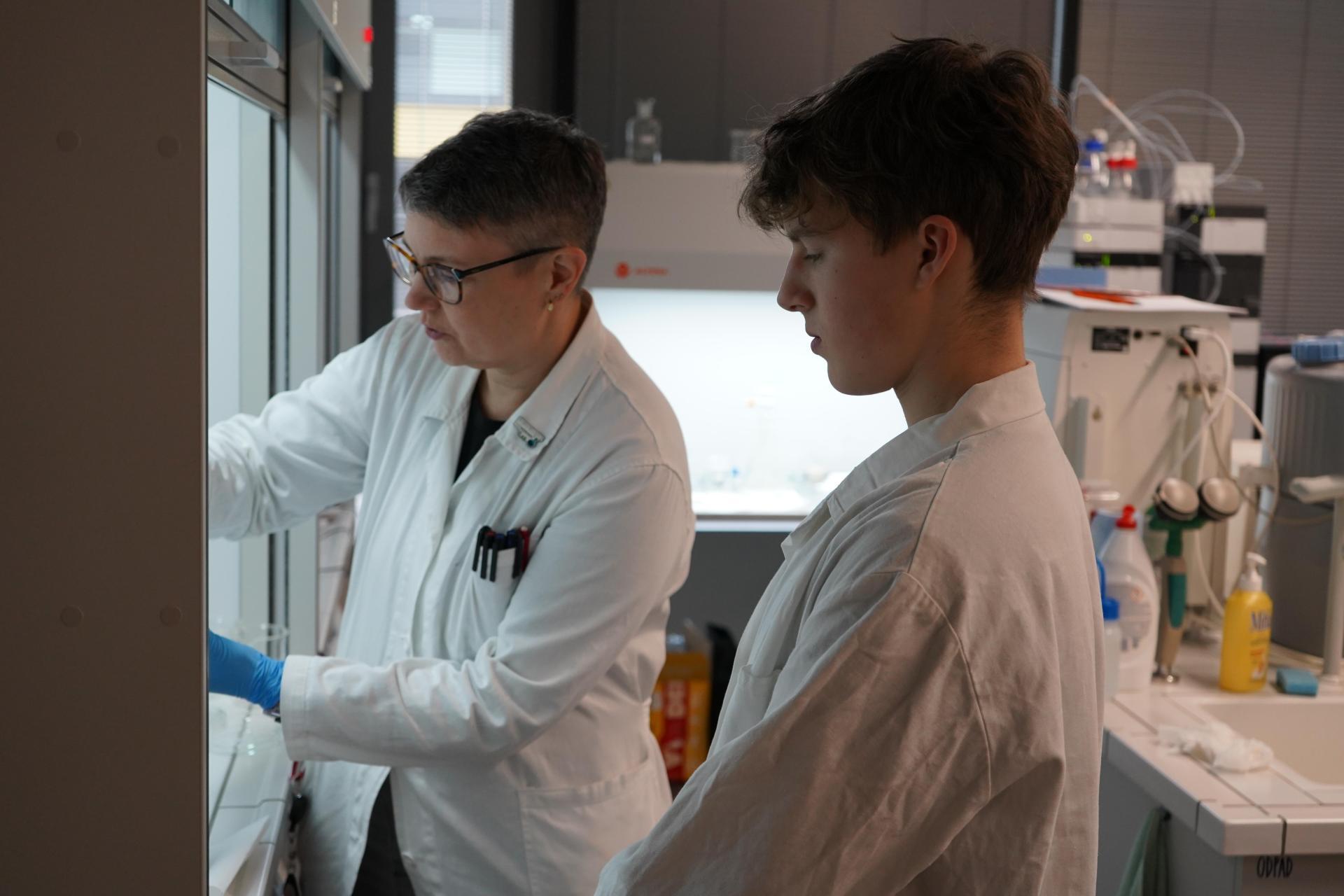 Microplastics under the microscope: secondary school student investigates what we are actually drinking 