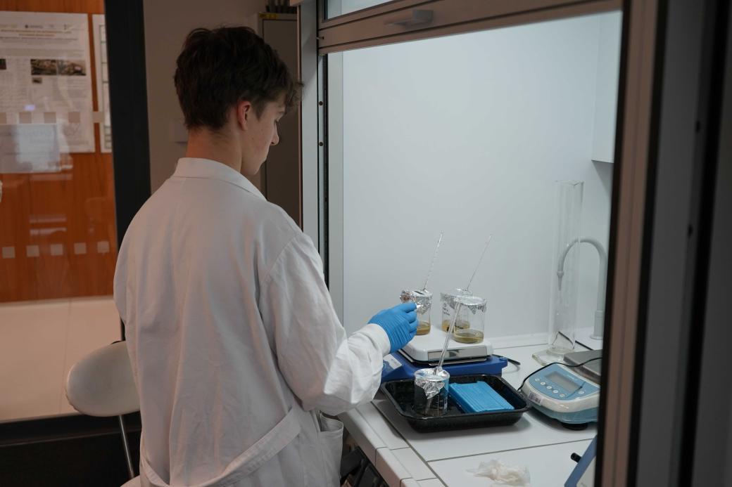 Microplastics under the microscope: secondary school student investigates what we are actually drinking 