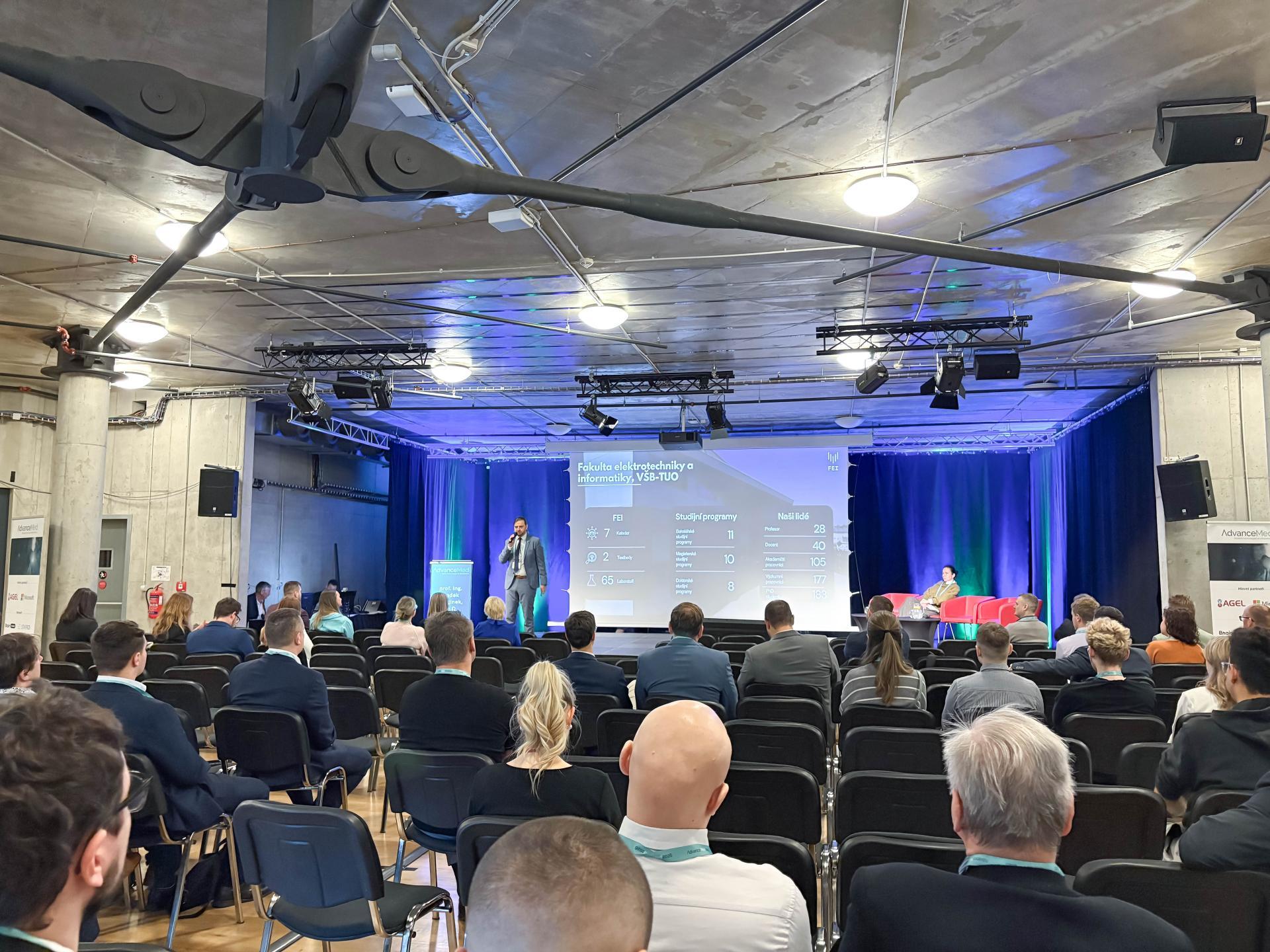 FEI byla součástí konference AdvanceMed 2026