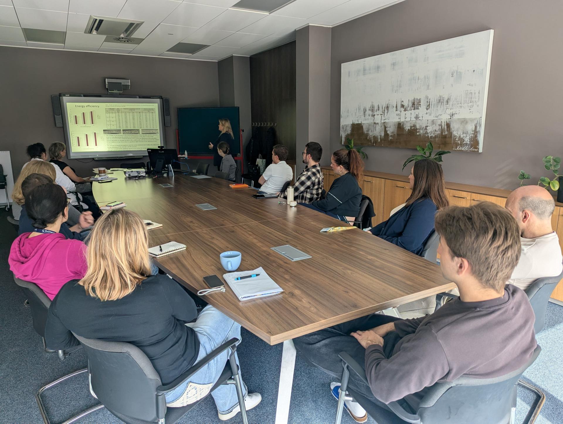 Mezinárodní spolupráce v oblasti fotokatalýzy a polymerů: CEET hostilo vědkyně z Lublinu