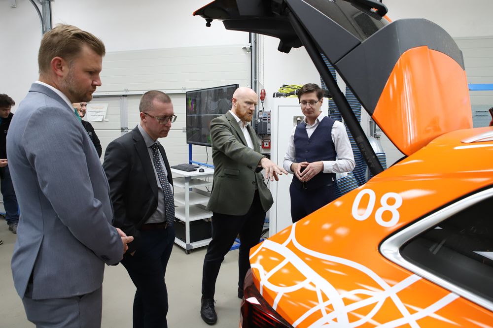 Britský velvyslanec Matt Field navštívil VŠB-TUO