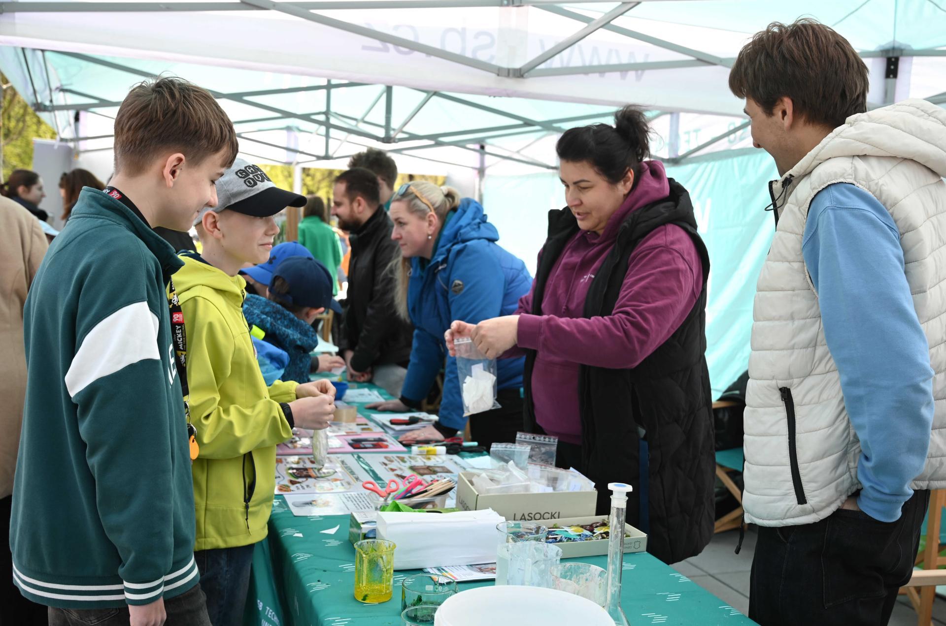 Science for Everyone: CEET at Earth Day Celebrations