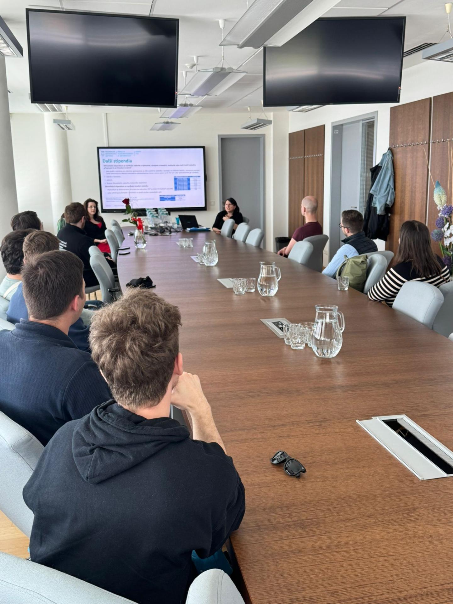 Doktorské studium na FEI