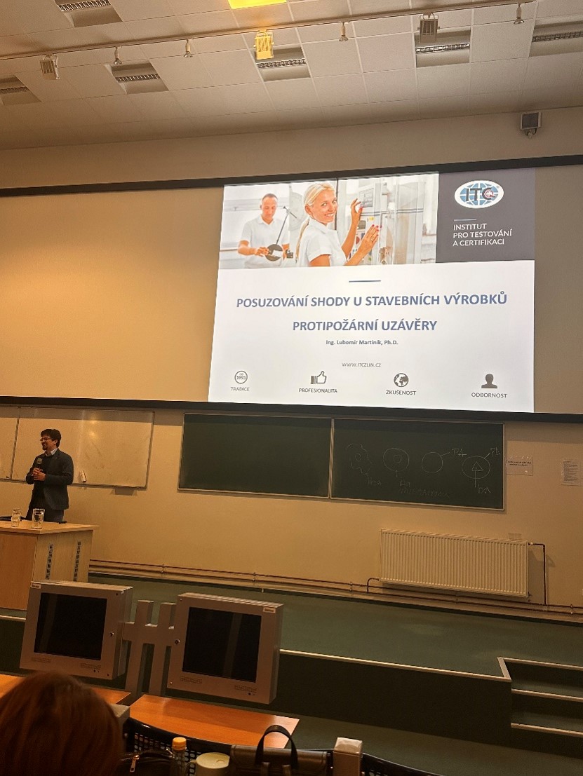 Lecture by experts from practice