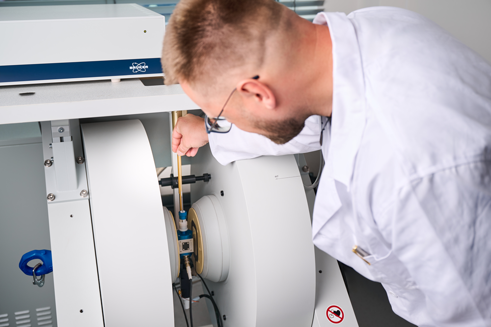 Chytrý materiál umožní účinnou recyklaci plastů i levnou výrobu léčiv