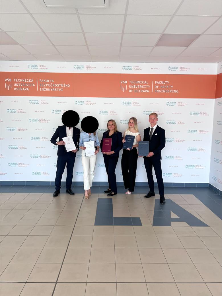     Studenti Katedry ochrany obyvatelstva úspěšně završili bakalářské studium