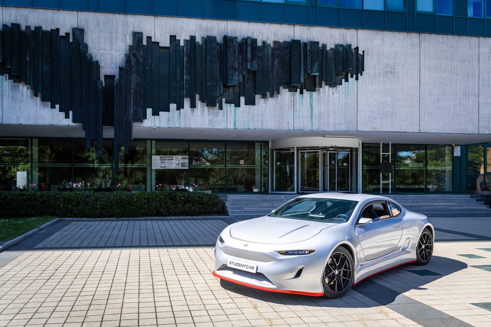 Superauto Titan slaví úspěch na světové premiéře v Berlíně 