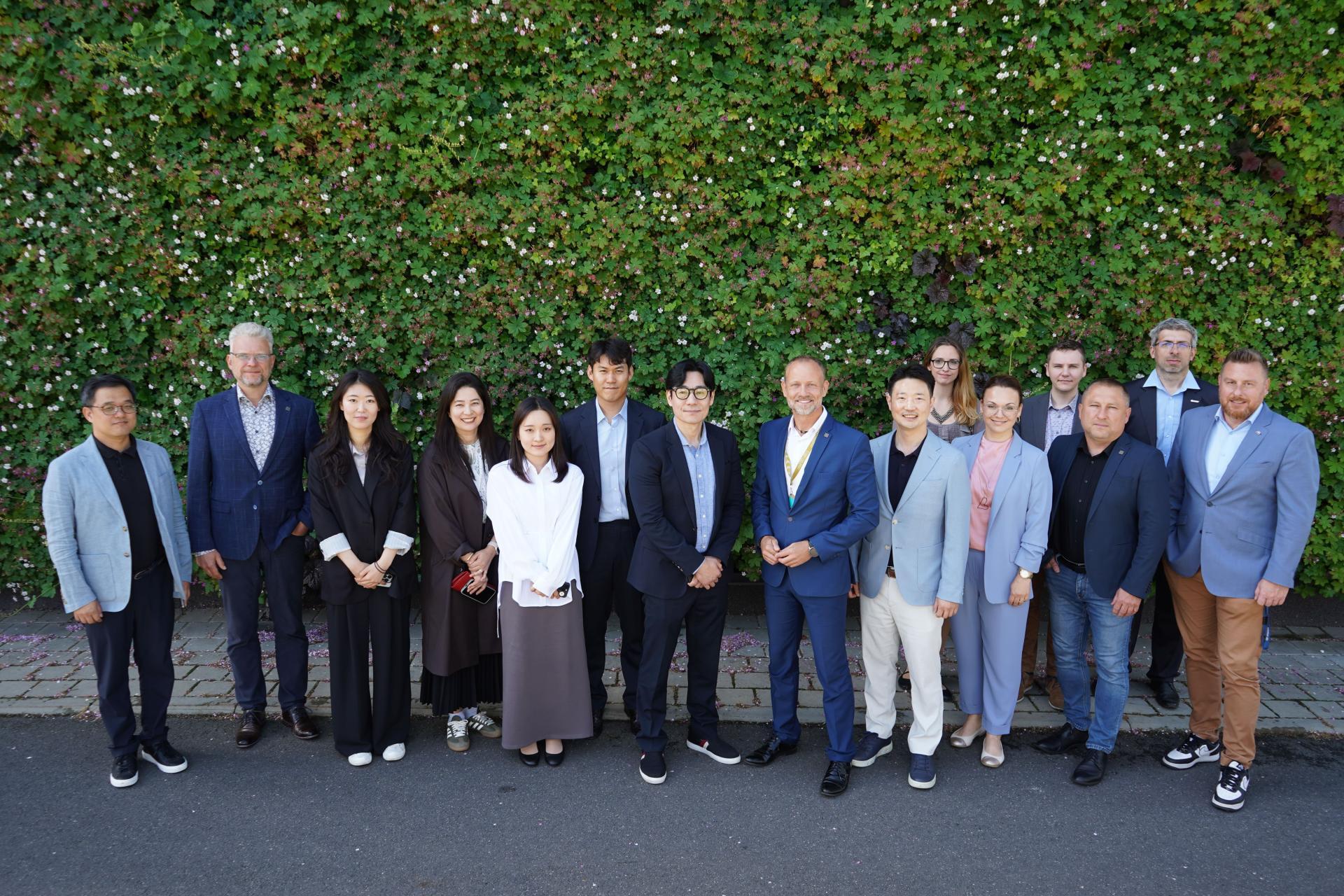 Representatives of the Hyundai car manufacturer discussed the future of hydrogen energy at CEET