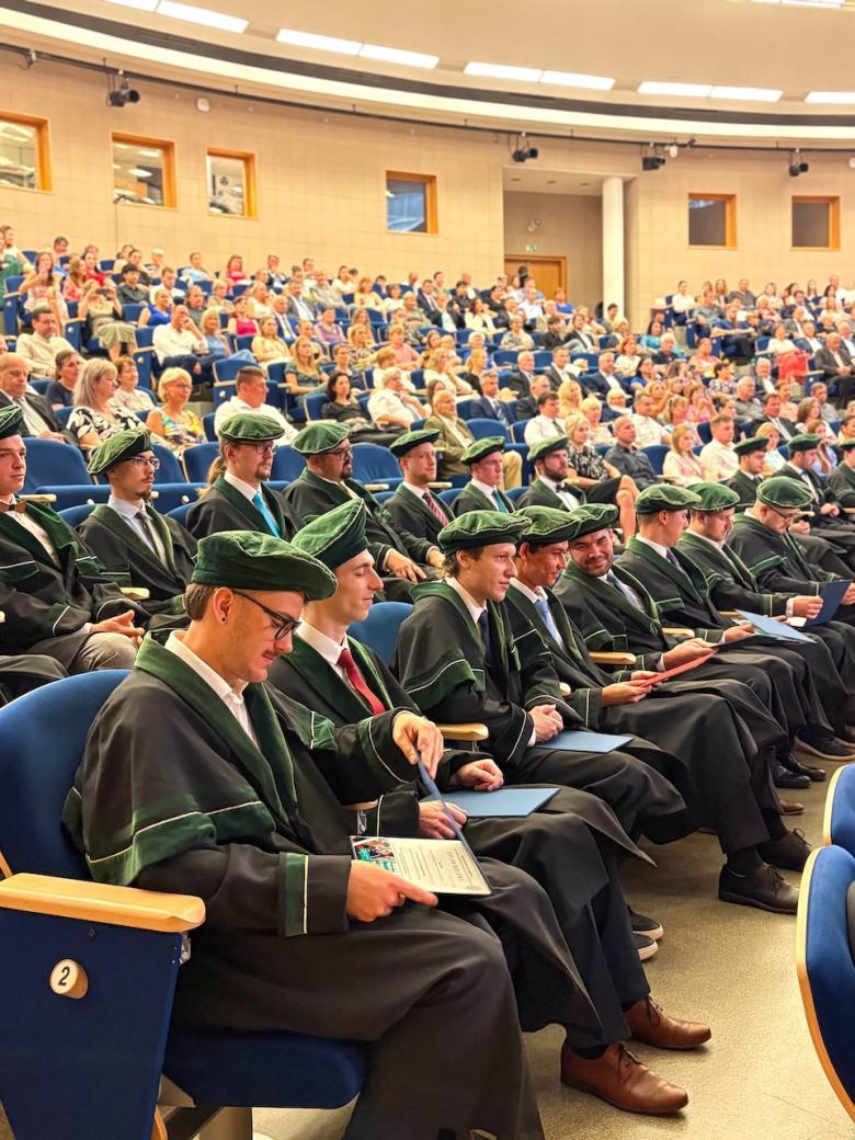 Promoce FEI 2026 jsou za námi