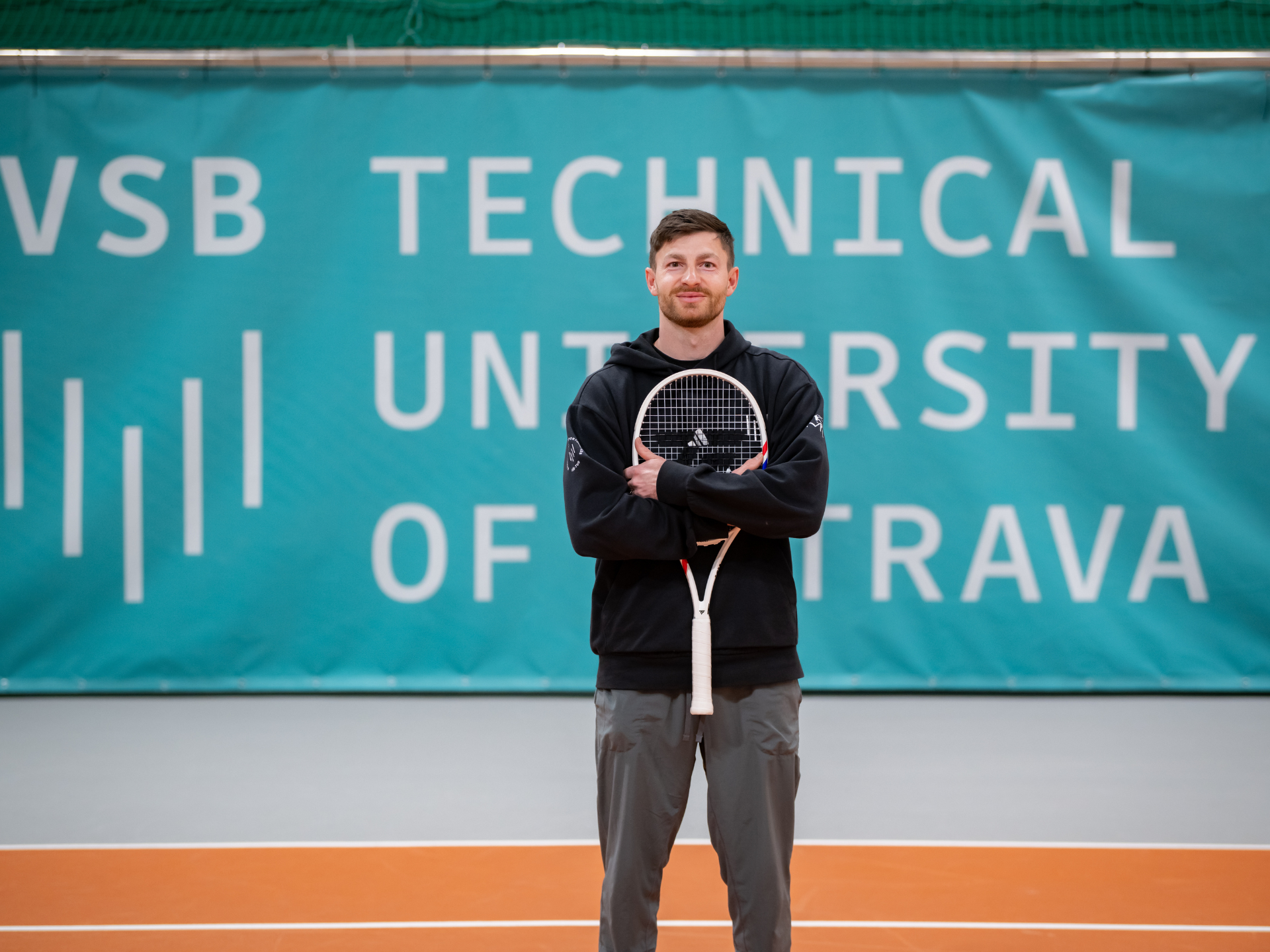 Z kurtů Rafa Nadal Academy na VŠB-TUO. Tenis učí disciplíně i radosti z cesty říká Lukáš Havránek