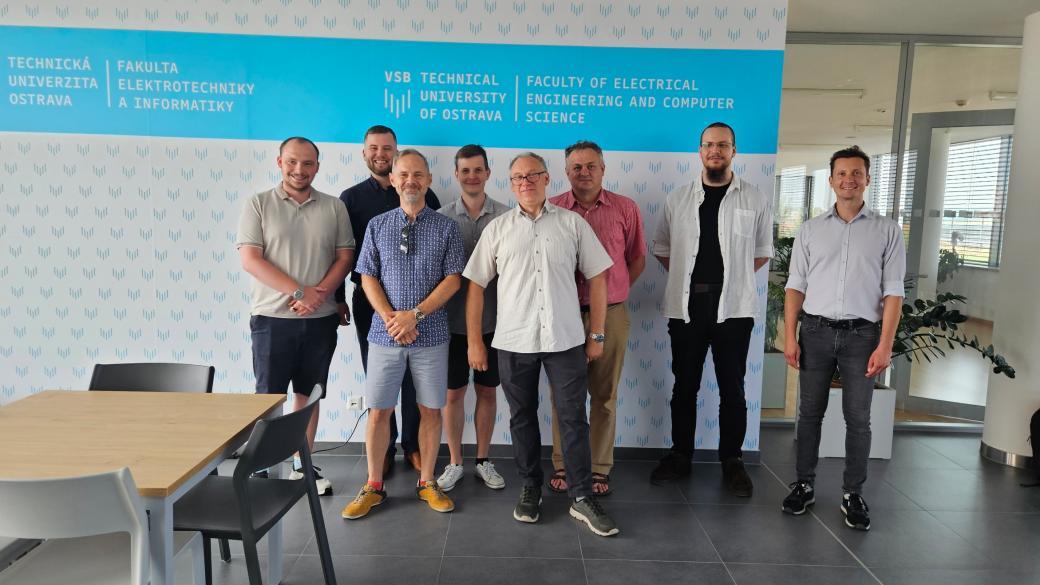 Vědci z Opolské technické univerzity navštívili FEI