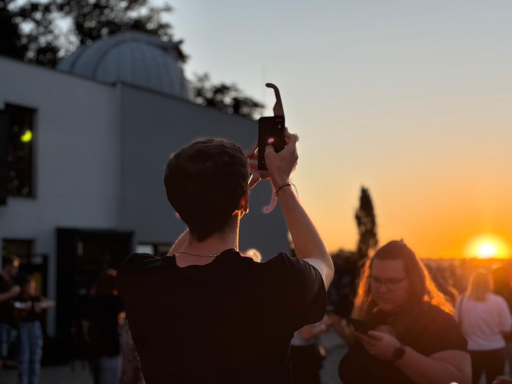 V planetáriu VŠB-TUO sledovaly zatmění Slunce stovky lidí