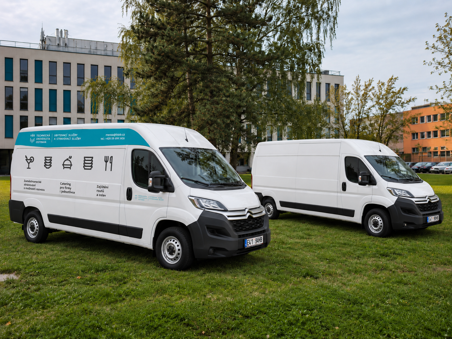 Dvě nové elektro dodávky pro udržitelnější provoz univerzity