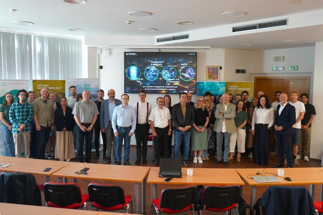 Sharing Experience and Connecting Scientific Teams: CEET Hosted an International Seminar on New Energy Solutions