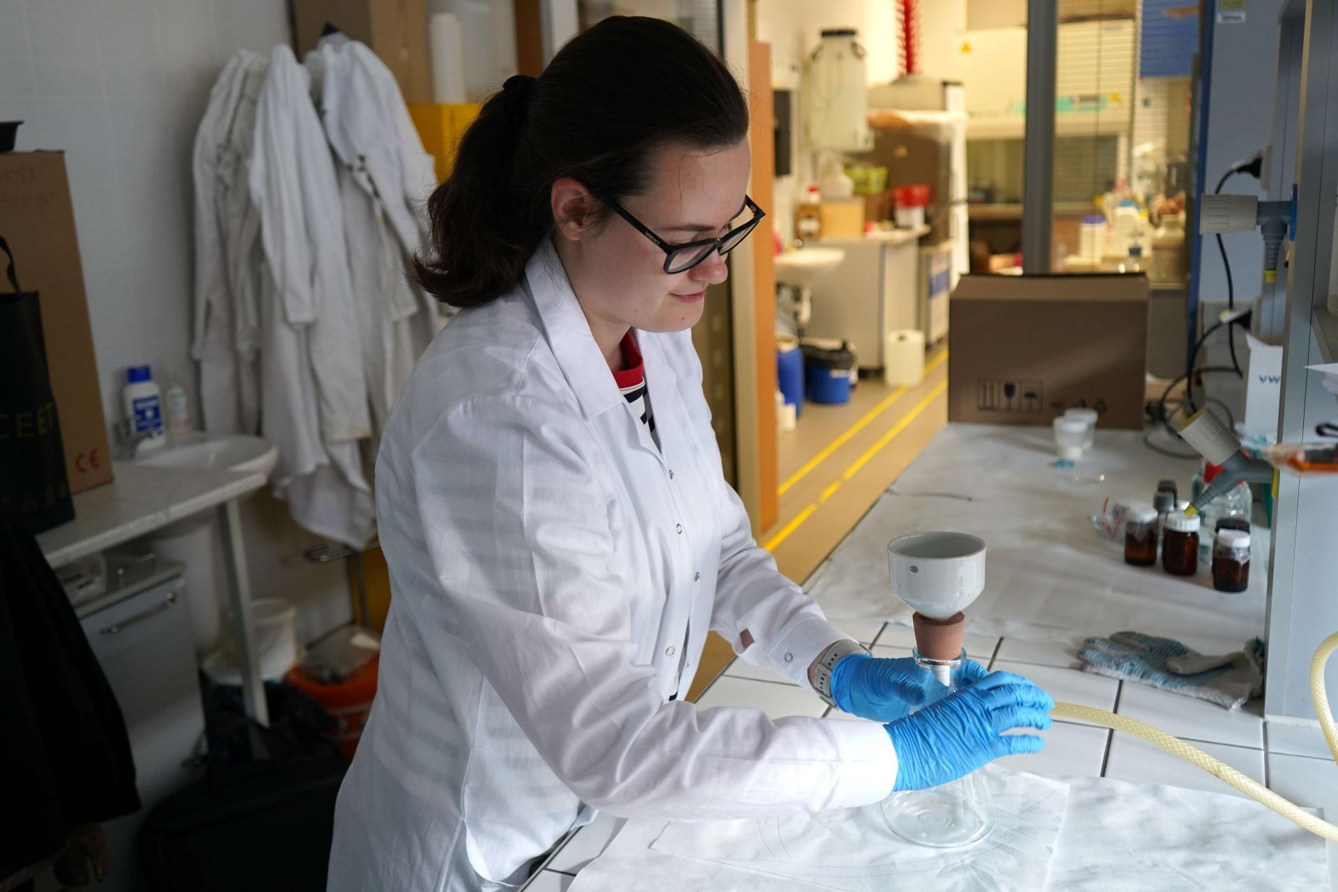 Successful collaboration continues: The Nanotechnology Centre CEET hosted an intern from Torun